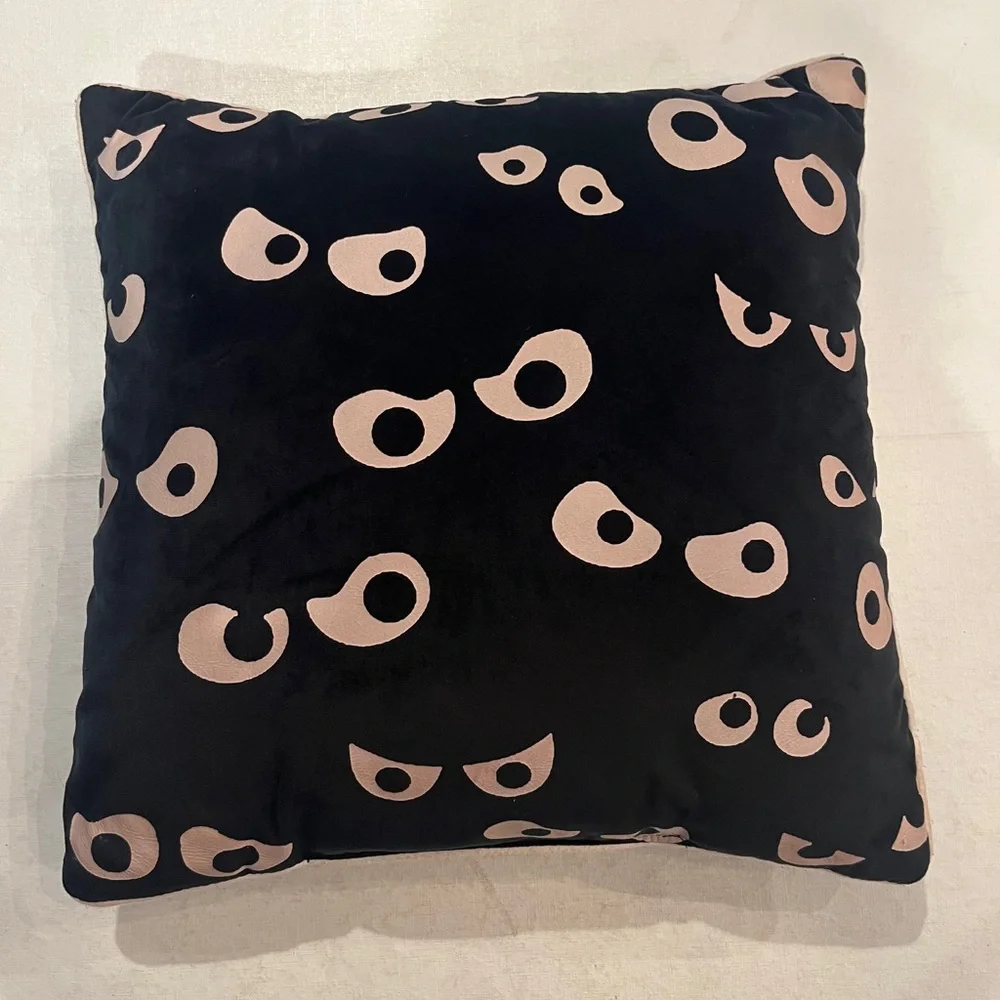 Black velour style Pillow with creepy Eye graphics. Perfect for Halloween!